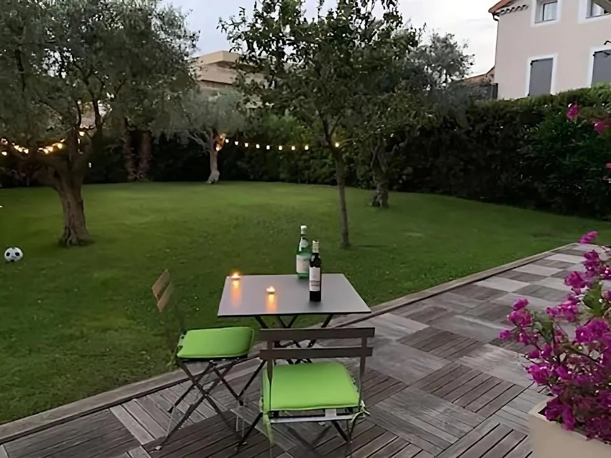 אנטיב Rooftop Pool, Private Garden, At The Sand Beach! דירה