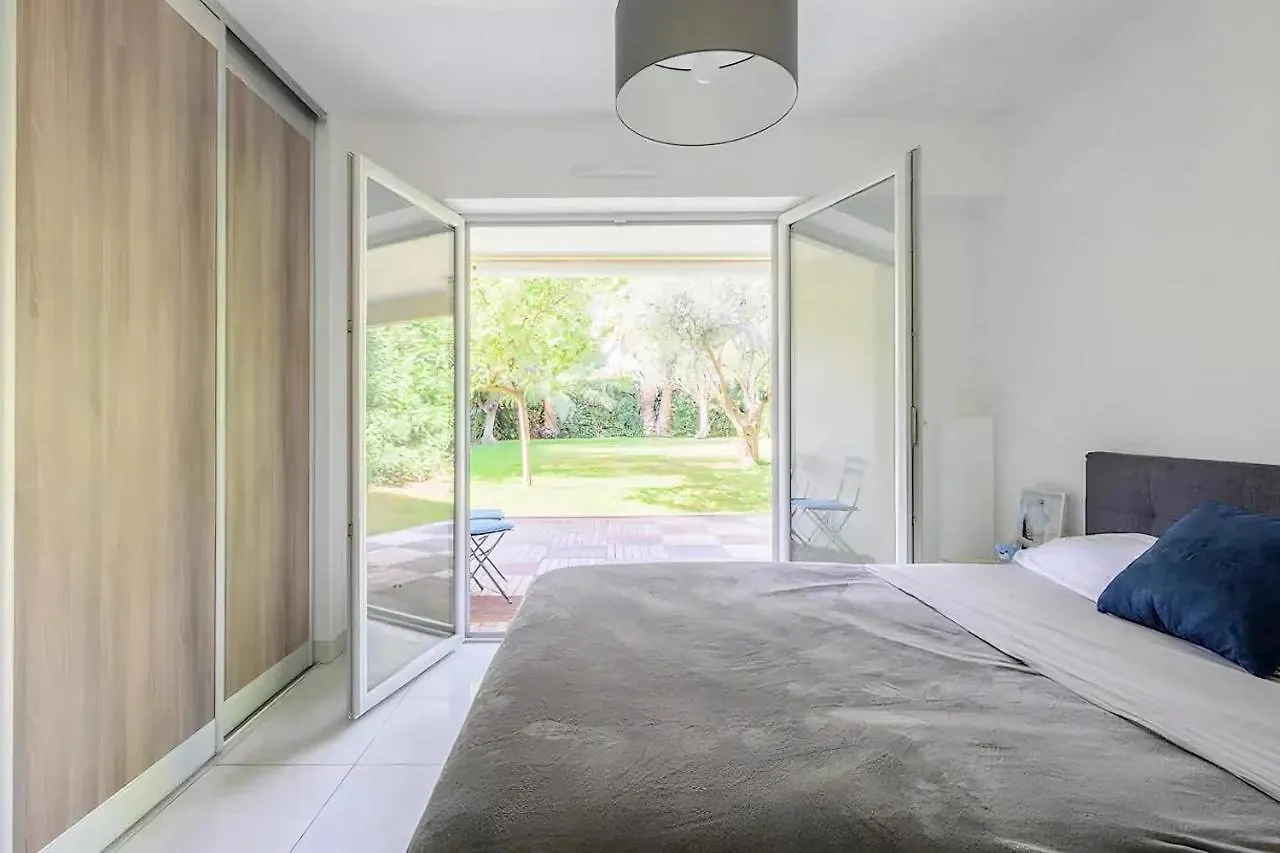Apartment Rooftop Pool, Private Garden, At The Sand Beach! Antibes