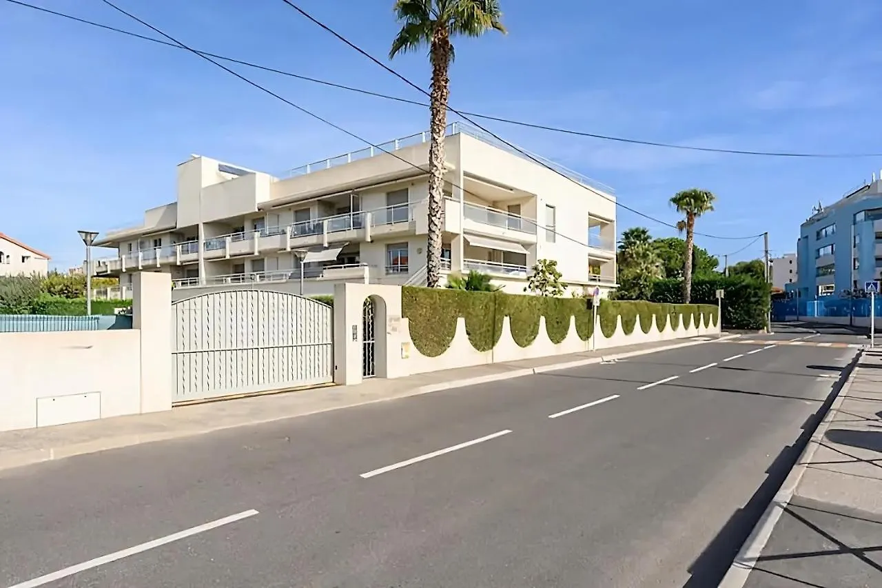 Rooftop Pool, Private Garden, At The Sand Beach! Antibes