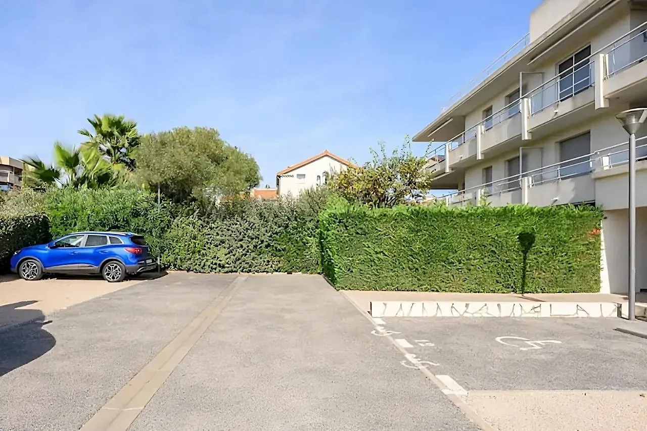 Apartment Rooftop Pool, Private Garden, At The Sand Beach! Antibes