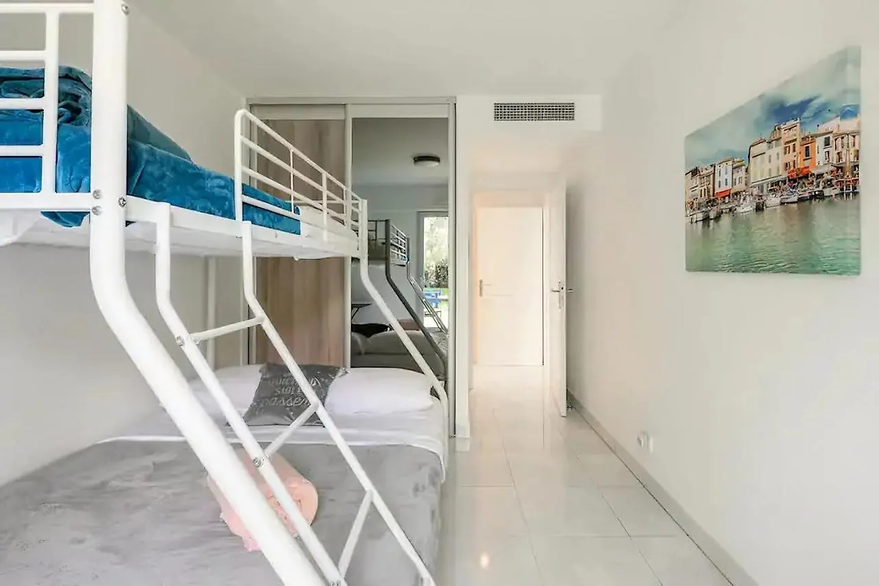 דירה אנטיב Rooftop Pool, Private Garden, At The Sand Beach!