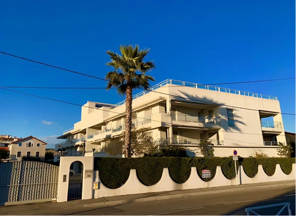 דירה אנטיב Rooftop Pool, Private Garden, At The Sand Beach!