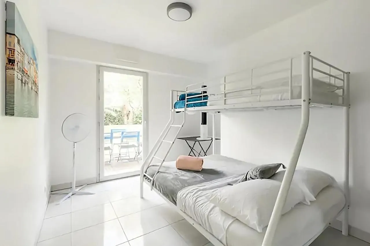 Rooftop Pool, Private Garden, At The Sand Beach! Antibes Apartamento