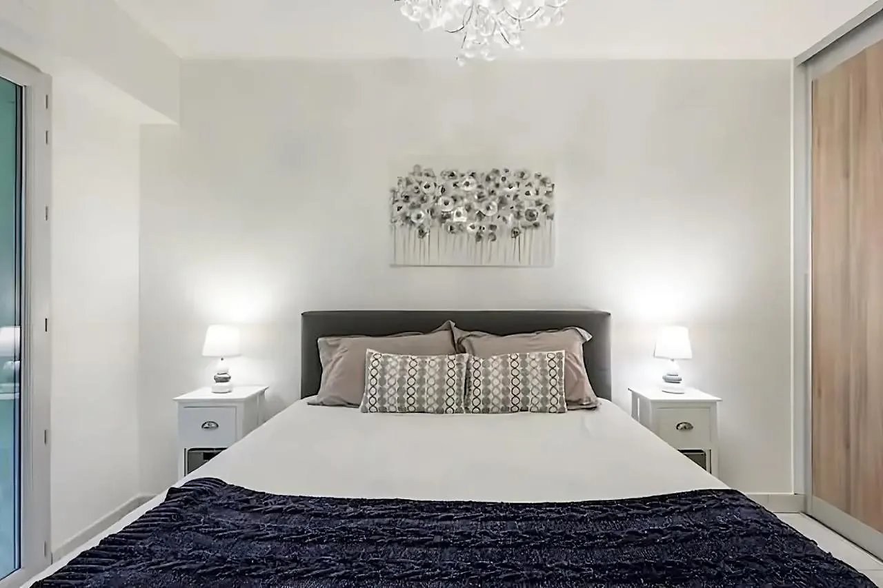 Apartamento Rooftop Pool, Private Garden, At The Sand Beach! Antibes França